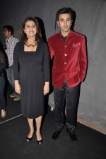 Ranbir Kapoor and Neetu Singh on the sets of KBC in Mumbai on 7th Sept 2013 (41).JPG